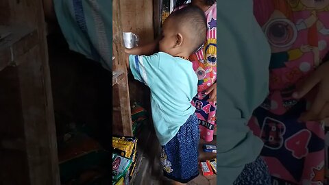 Abang Uwais Sedang Mberesin Barang Dagangan Gaess..