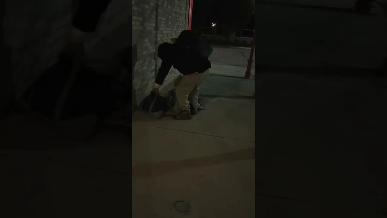 Paid #gangstalking "actor" mocking my #homeless situation in cold weather & red sleeping bag