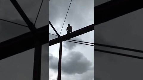 Paris bridge jumping ￼