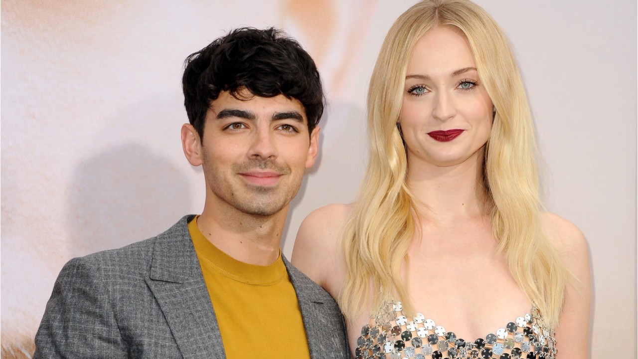 Joe Jonas Joins Papaprazzi Taking Photos Of Sophie Turner