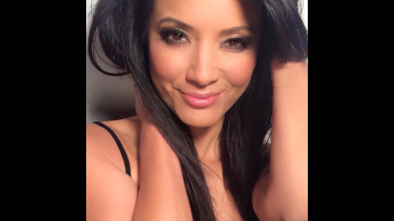 Cross kick Studio Films Kelly HU Moore Hire as actress and Assistant