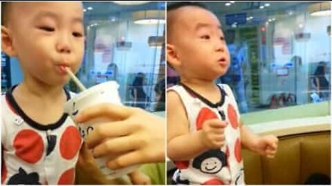 Il goûte au Coca-Cola pour la première fois, sa réaction est hilarante!