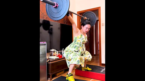 👑 Who Runs the World? Girls Lifting Heavy Weights! 💪✨