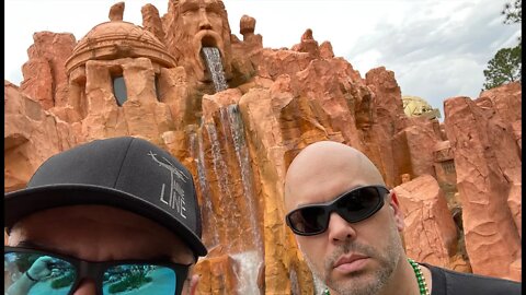 LIVE at Universal Studios Because Disney Has Gone Crazy!
