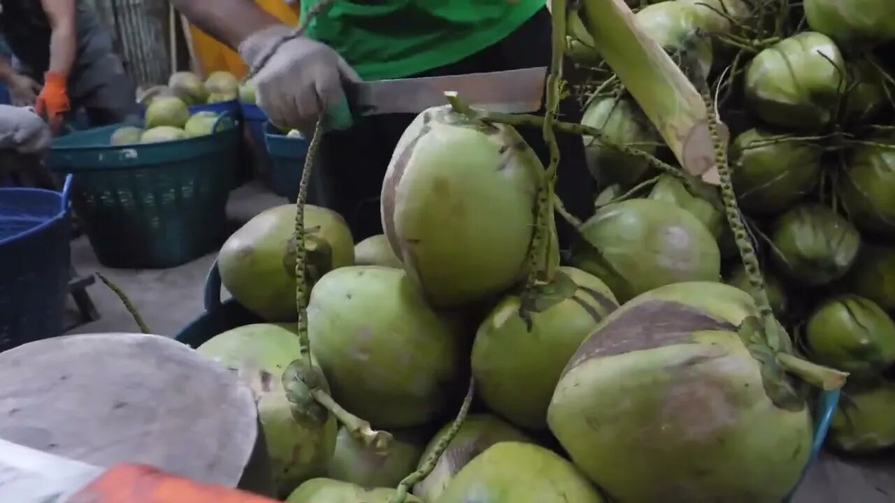 super speed! amazing coconut cutting skills thai street food 10