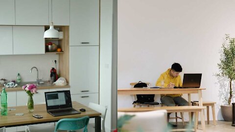 6 Remote Toronto Jobs That'll Let You Make Up To $35/hr With Almost No Experience