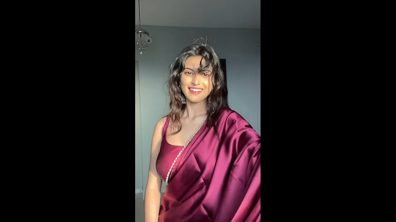 sari Transformation girl 🥵