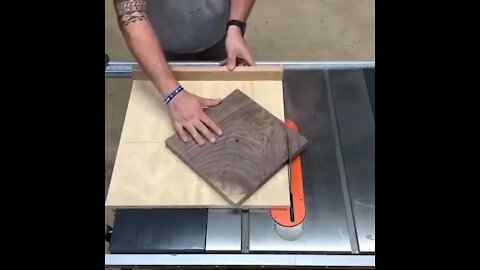 Turning Wooden Squares Into Circles - Woodworking Tips