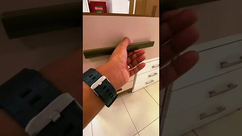 Com um design lindo e moderno a Cômoda Paola é a peça que faltava pro seu quarto!