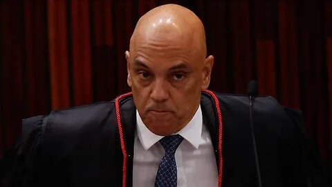 ALEXANDRE DE MORAES ACEITA PEDIDO DE BOLSONARO E TIRA VÍDEO COM VENEZUELANAS DO AR