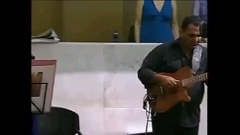 Vanusa canta o hino nacional brasileiro
