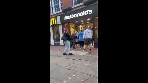 FAFO: One guy nicely gives two men a 6 piece nugget meal to go.