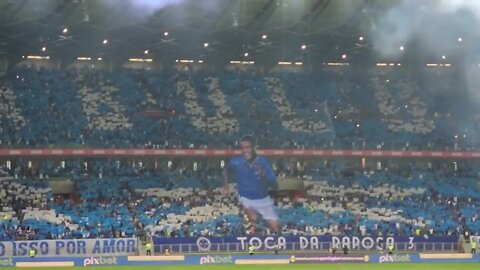 Torcida do Vasco calando a do Cruzeiro no Mineirão na hora do mosaico