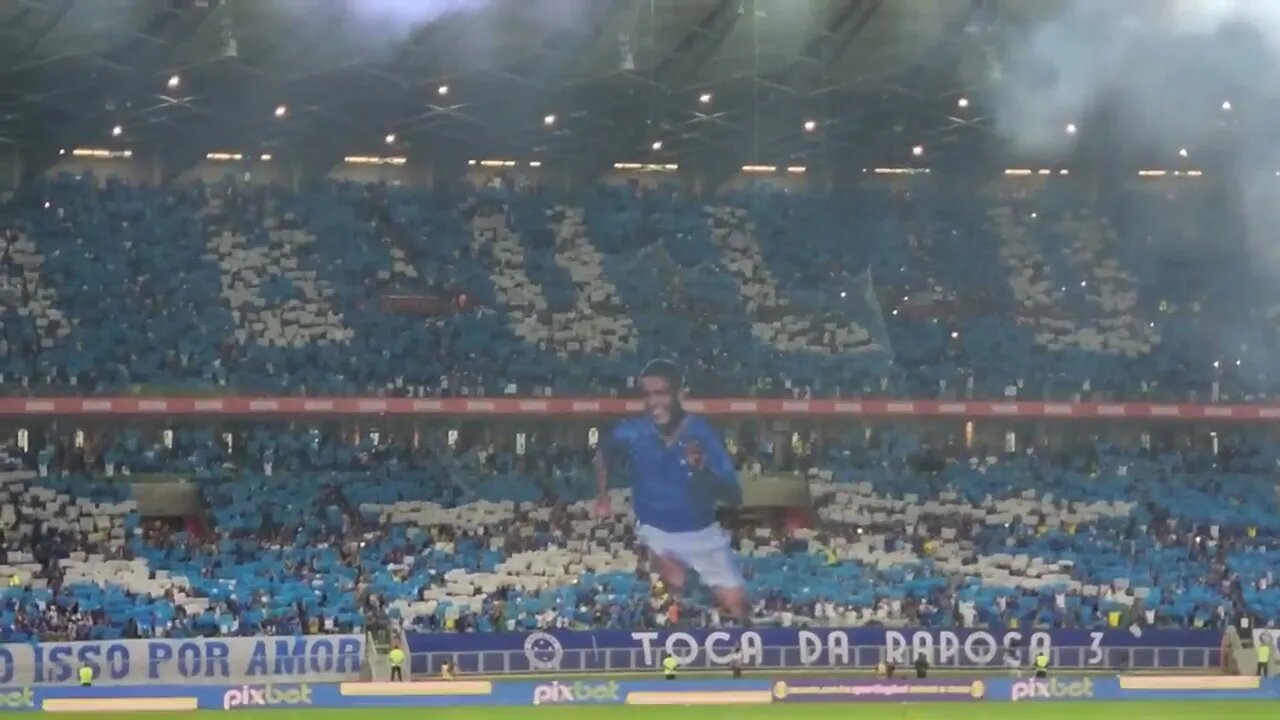 Torcida do Vasco calando a do Cruzeiro no Mineirão na hora do mosaico
