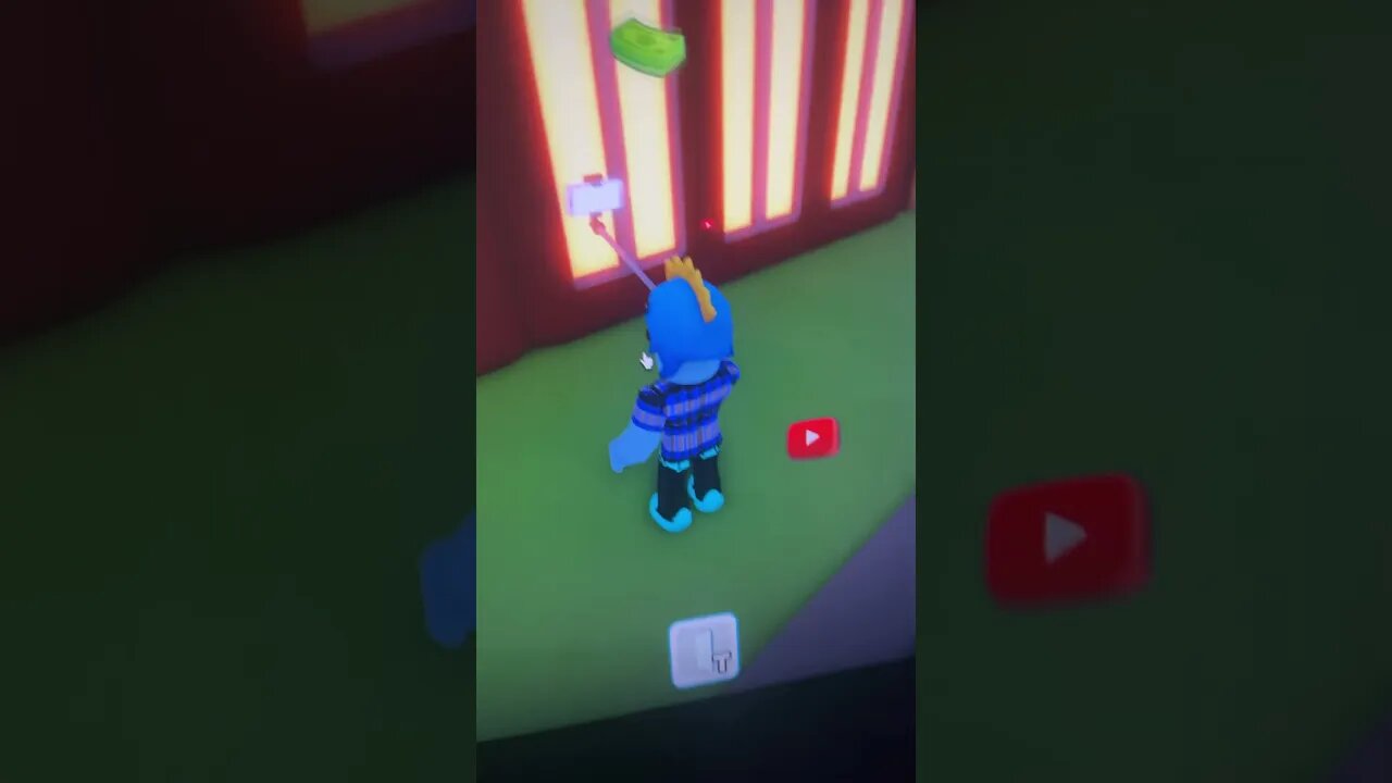 Why does this happen #smallyoutuber #roblox