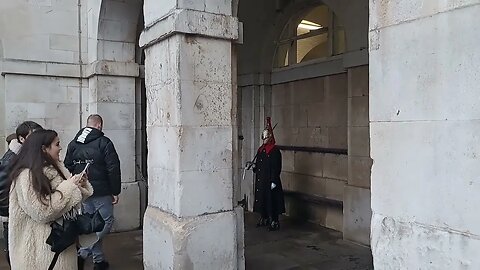 Stand clear of the arches #thekingsguard