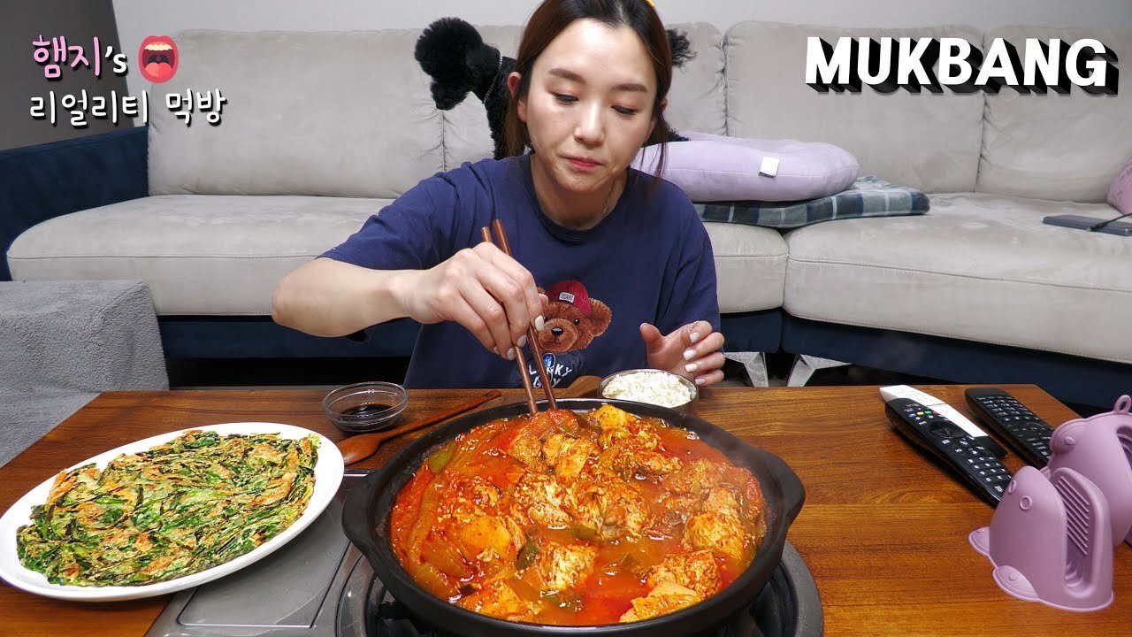 Kimchi Dak-bokkeum-tang (Kimchi Stew With Chicken) ★ Buchu jeon (Chive Pancake)