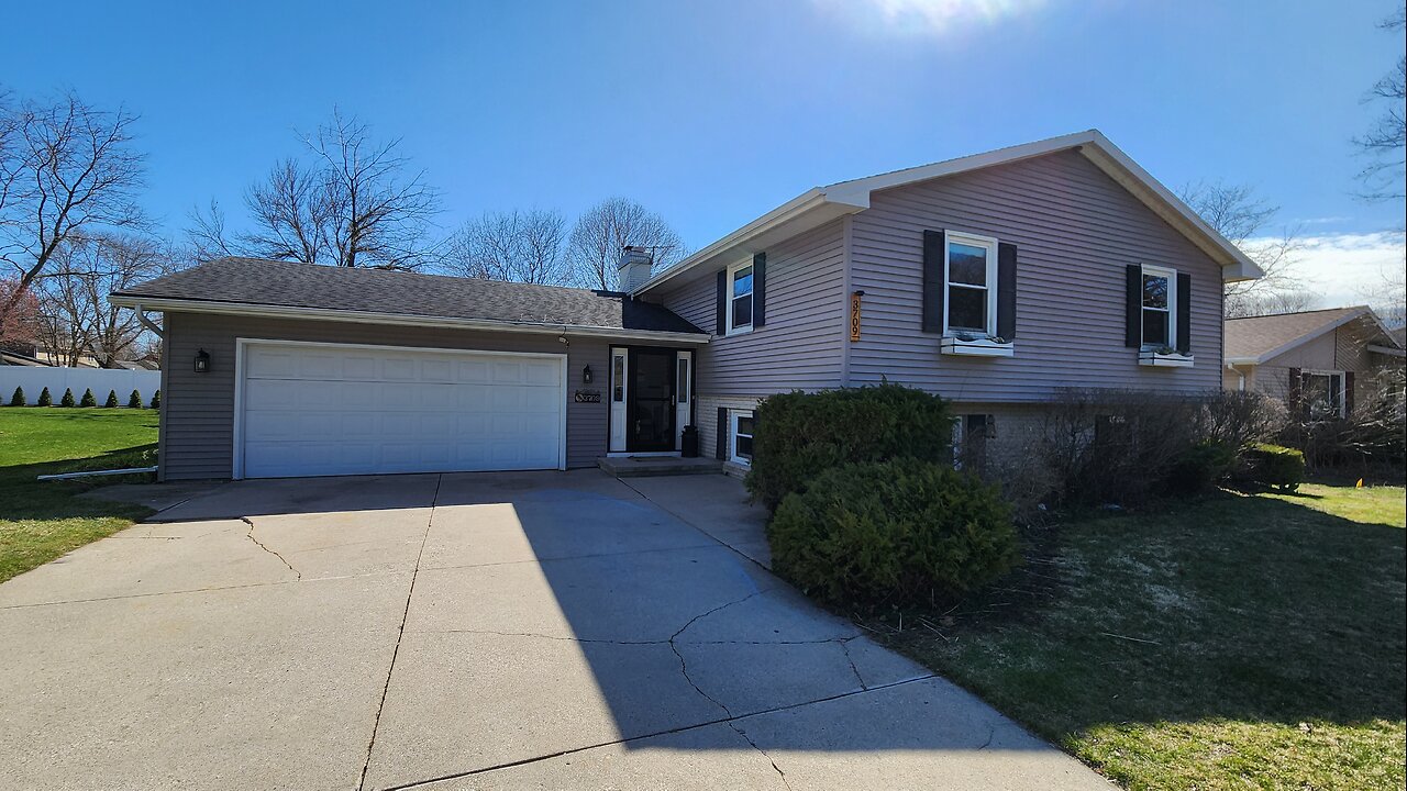 Short: Modern Updates in a Vintage Raised Ranch 🏡✨ | 4-Bed 2-Bath Gem