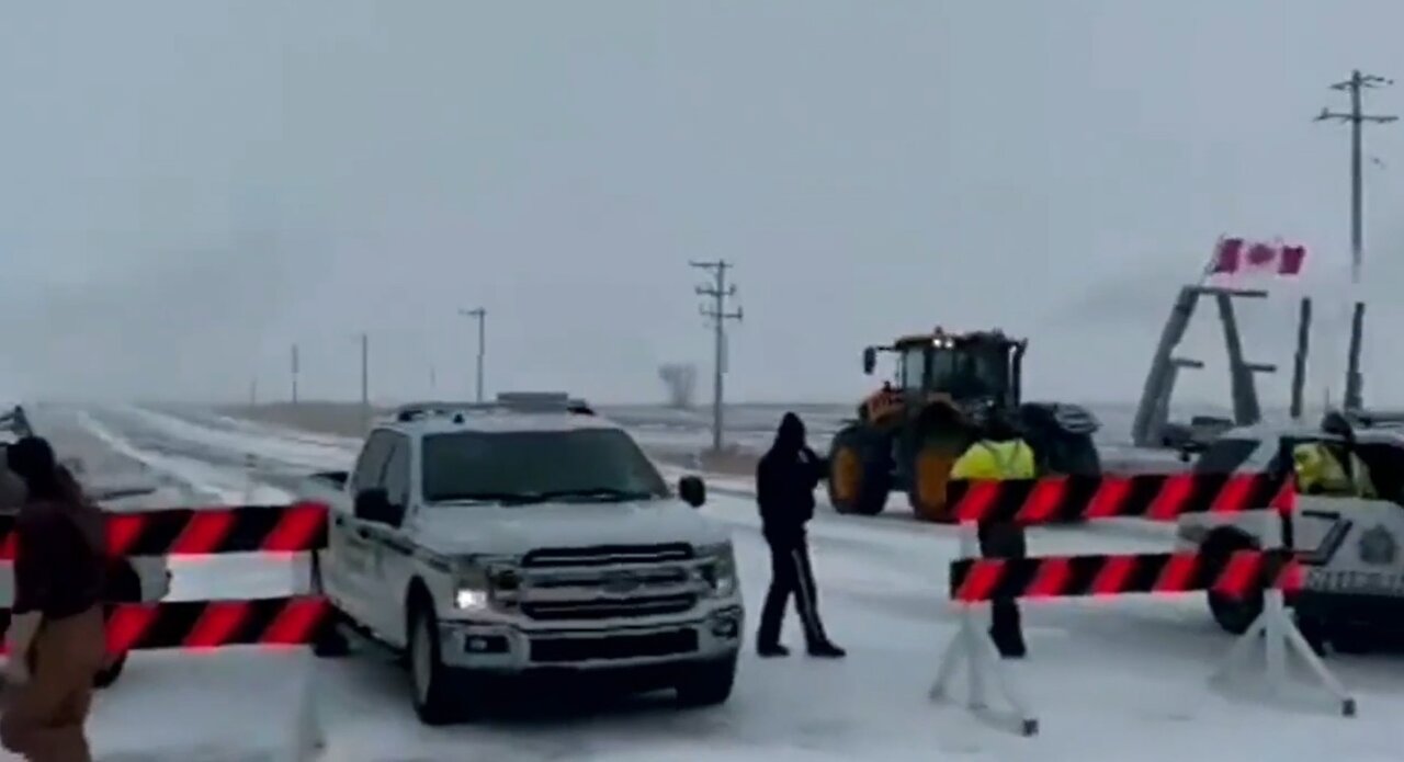 Truckers, Farmers Unite; Tow Trucks Refuse to Clear Border!