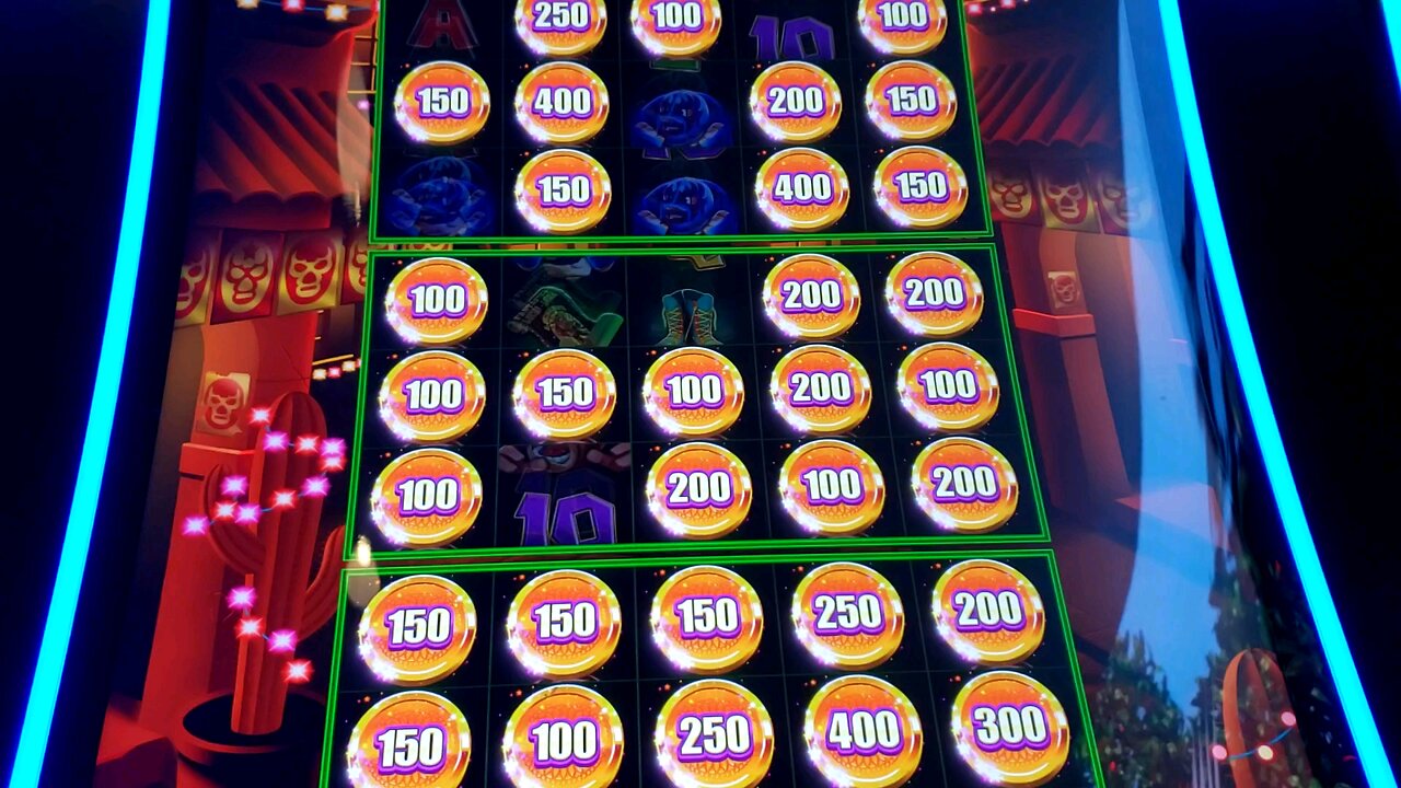 LUCHA CHAMPIONS BONUS using my FREE PLAY ...!!!