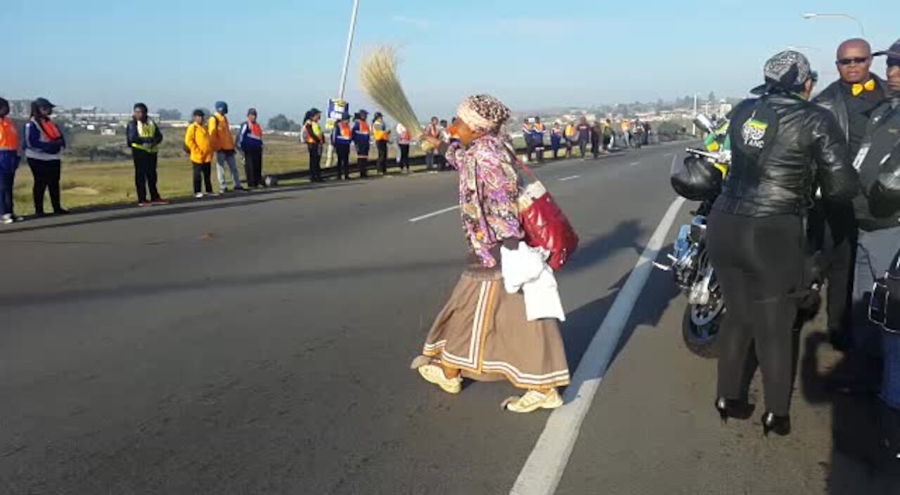 Madikizela-Mandela casket arrives at Orlando Stadium (jpL)