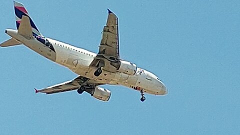 A319 PT-TPB coming from Teresina and A320NEO PR-XBQ from Belém do Pará to Fortaleza
