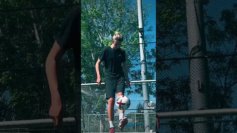 🤩 #soccer #training #sports #soccertraining #juggling #shortsviral #shortsfeed #short #shorts #reel