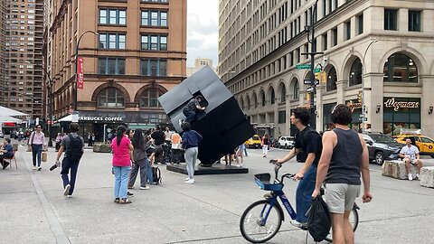 Walking Manhattan: Astor Place & The Cube