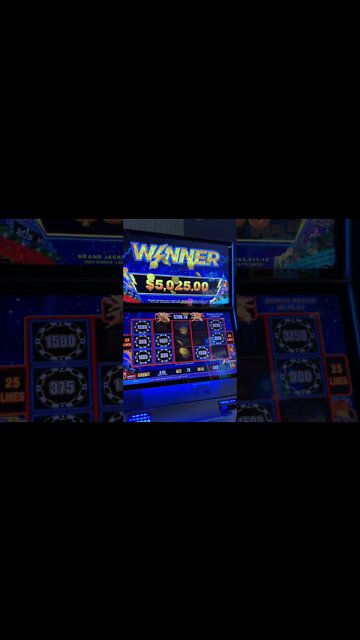 MASSIVE JACKPOT ON LIGHTNING LINK!