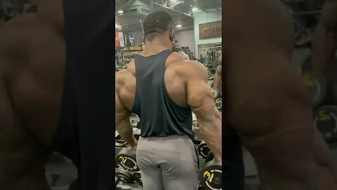 KEONE PEARSON TEM SÓ 25 ANOS E TEM UM SHAPE ABSURDO ! BODYFITLIONS