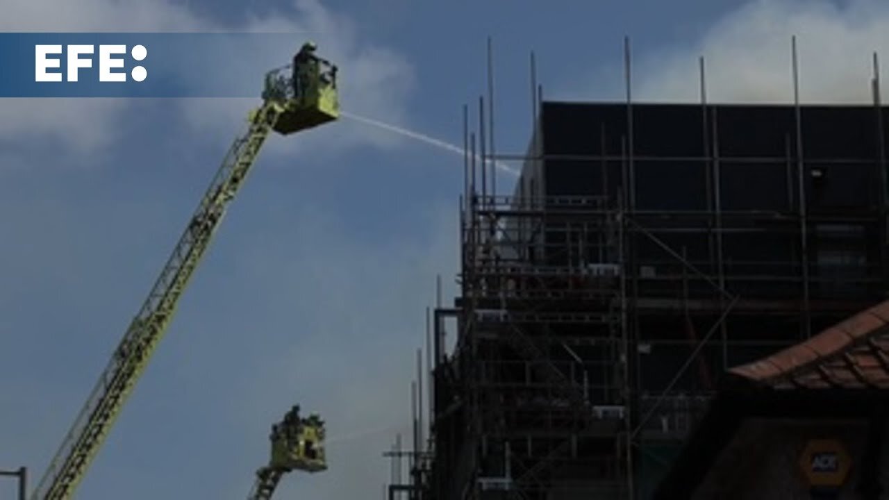 Los bomberos localizan a todos los ocupantes del edificio siniestrado en Londres