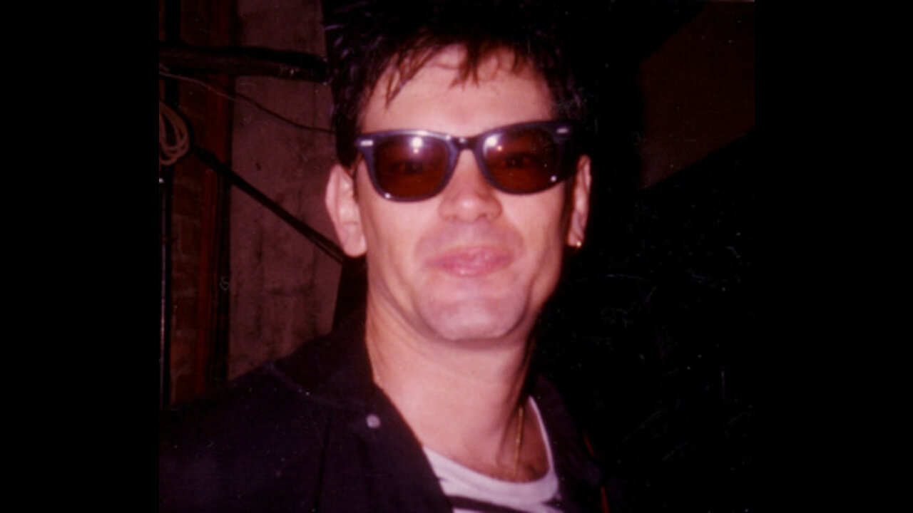 Dee Dee Ramone gets massaged by Dr. Dot