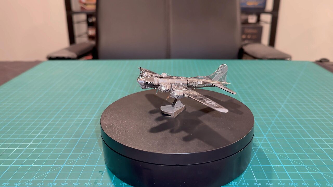 Metal Earth B-17 Flying Fortress Speed Build