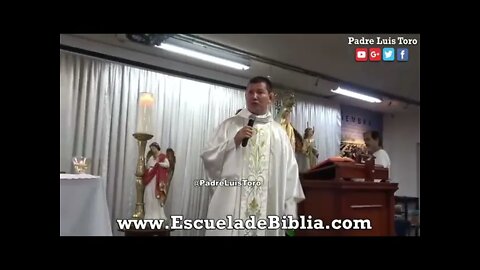 Nuestro Señor Jesucristo nos deja el mandamiento del amor. Padre Luis Toro.