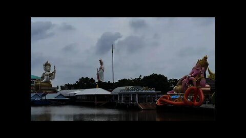 Wat Saman Rattanaram and market