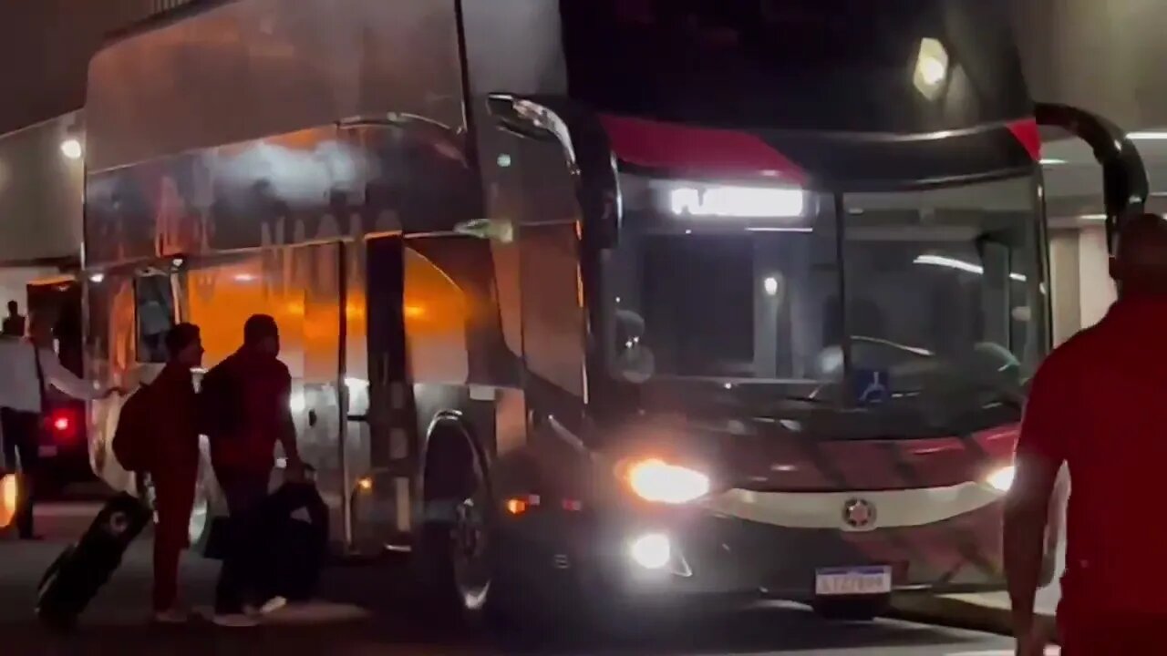 PROTESTO PESADO DA TORCIDA DO FLAMENGO NO DESEMBARQUE! GABIGOL HOSTILIZADO! CRÍTICAS AOS JOGADORES