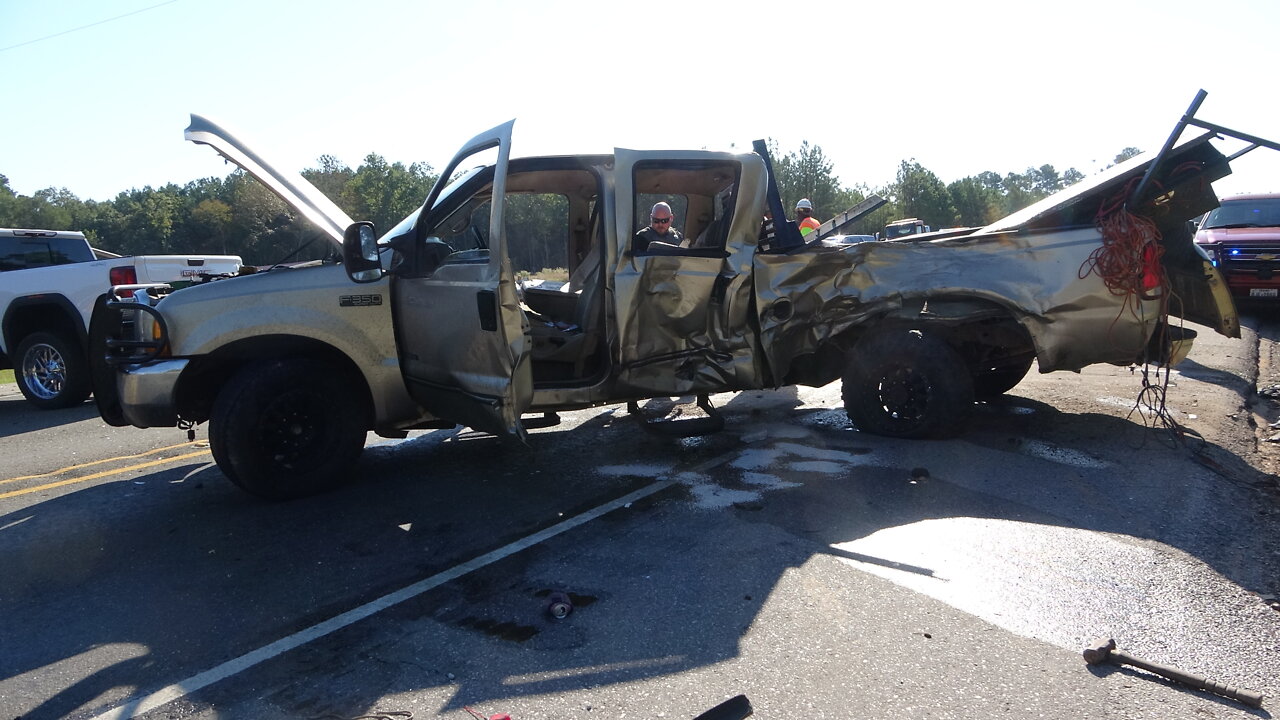 TRUCKS COLLIDE ON 190 WEST, SPRING CREEK TEXAS, 10/06/22...