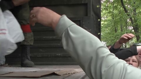 Russian servicemen delivered humanitarian aid to a settlement in the liberated territory of the Lugansk People's Republic