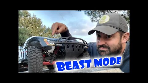 Traxxas Slash Jumps Across Huge Gap At Ryno's Warehouse !!!