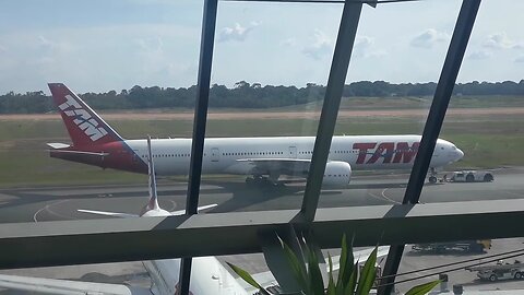 Pushback do Boeing 777-300ER PT-MUF em Manaus