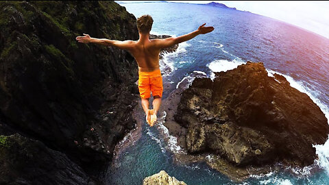 Cliff Jumping Hawaii 2.0 - 80 Foot Jump!