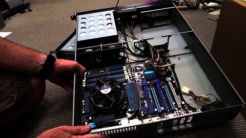 EEVblog #838 - More Dumpster Server PC's