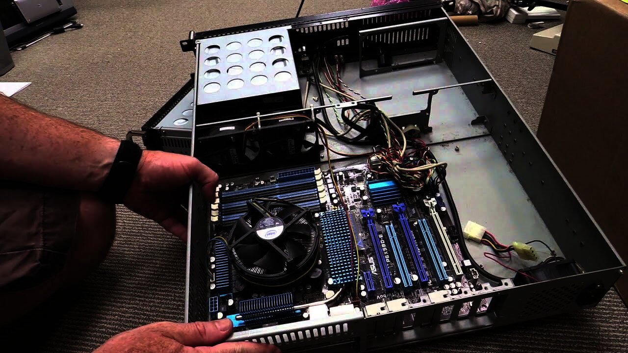 EEVblog #838 - More Dumpster Server PC's