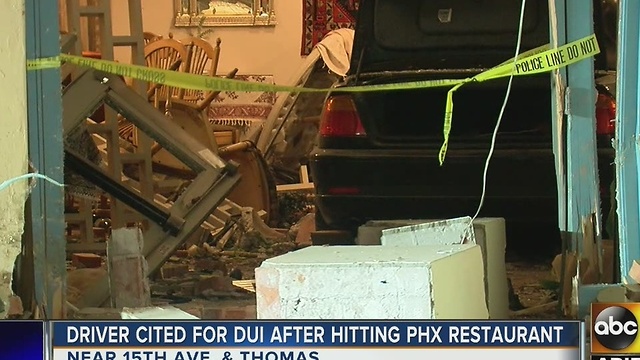 Driver cited for DUI after hitting Phoenix restaurant