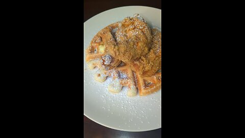 Chicken & Waffles!! 😋😋
