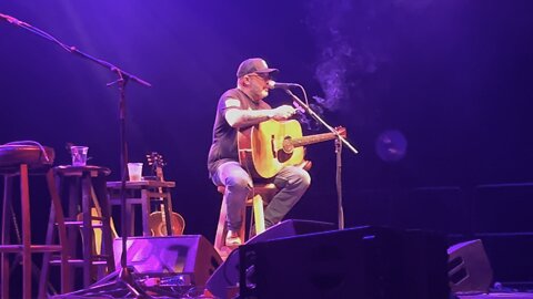 Aaron Lewis showing DeSantis (Florida) LOVE!
