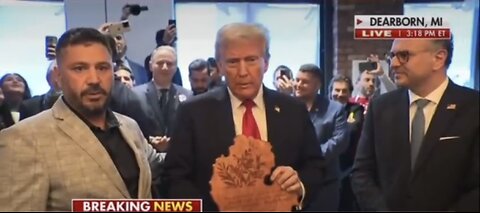 TRUMP❤️🇺🇸🥇🪽VISITS COFFEE SHOP🤍🇺🇸🪽🏅🏪🕺🏆📸IN DEARBORN MICHIGAN💙🇺🇸🪽🏅🏪🛻🚓🚙⭐️