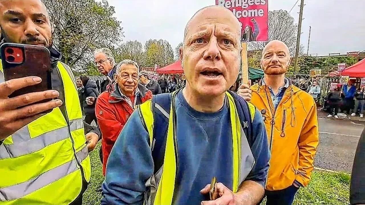 STAND OFF WITH LEFT WING PROTESTERS & POLICE DO NOTHING!!