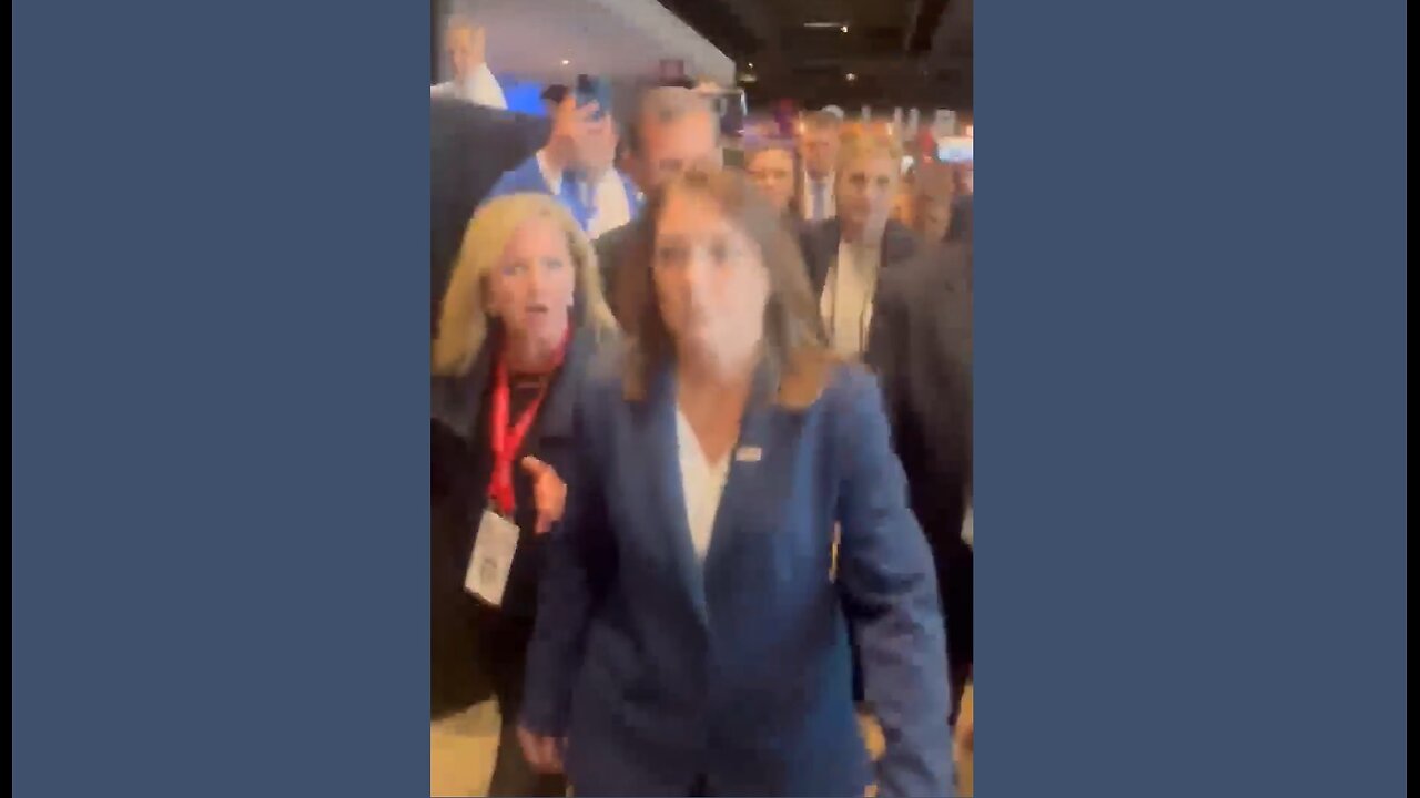 SS Director Cheatle blasts out of RNC hall when confronted by Blackburn & Barrasso