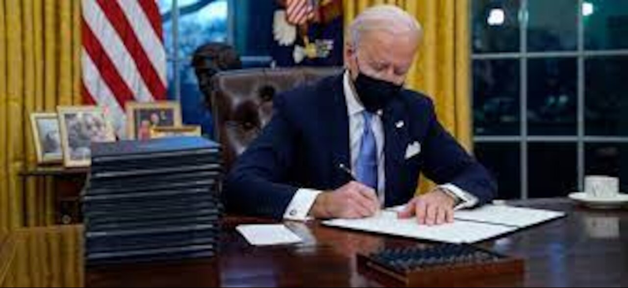U.S NEWSIs This Constitutional Biden Signs Order Mandating Race-Conscious Training